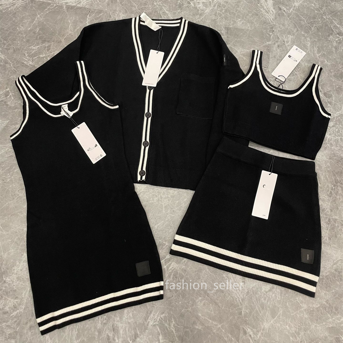 2026 New outdoor 129 Women Tops Yoga Dresses Skirts Vest Outfit Outer Jackets Cardigan Kintted Fitness Wear Adult Sportswear Long Sleeve Free Shippi