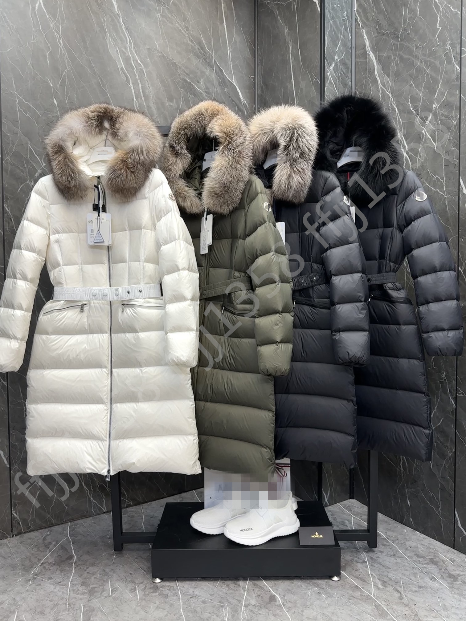 Ski Suit Women Designer Down Jacket Womens Fur Coat Retro Warm Jackets Thickened Classic Short Style Outfit Windbreaker Pocket Outsize Coat B8