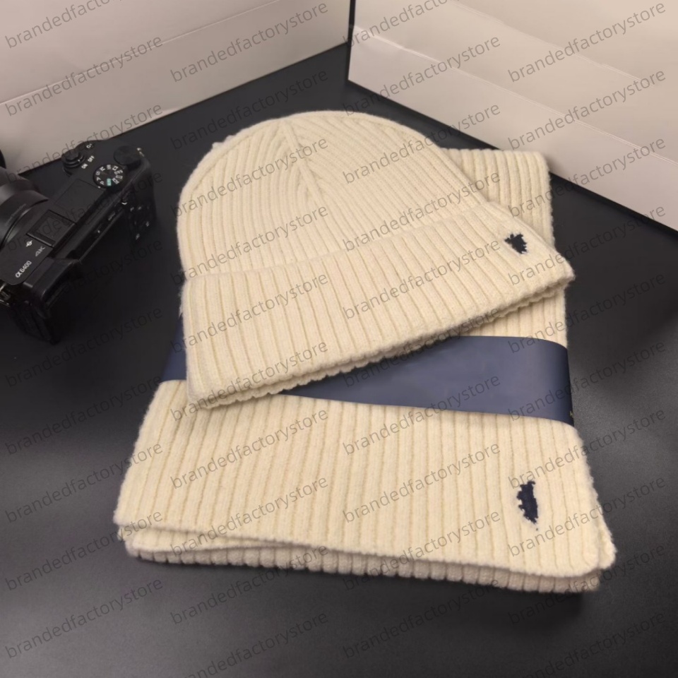 Diseñador Bufandas Sombrero Mujer Gorro Bufanda Conjunto Lujo Hombres Bufanda de invierno Marca blanca Snapback Seda Satén Moda Pañuelo Skate Patine