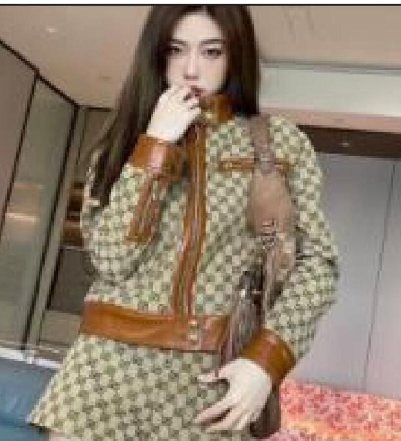 Designer Women's Full Letter Jacquard Retro Jackets Luxury Leather Panelled Collar Jacket Coat Shorts Two Piece Set for Womens Tracksuits