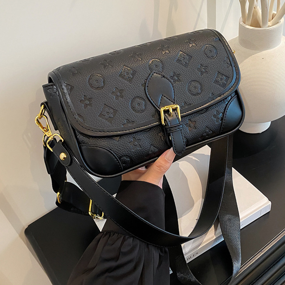 Evening Bags Free shipping Designer bag fashionable bucket bag highend light luxury retro and fashionable monogram bag classic printed black white p