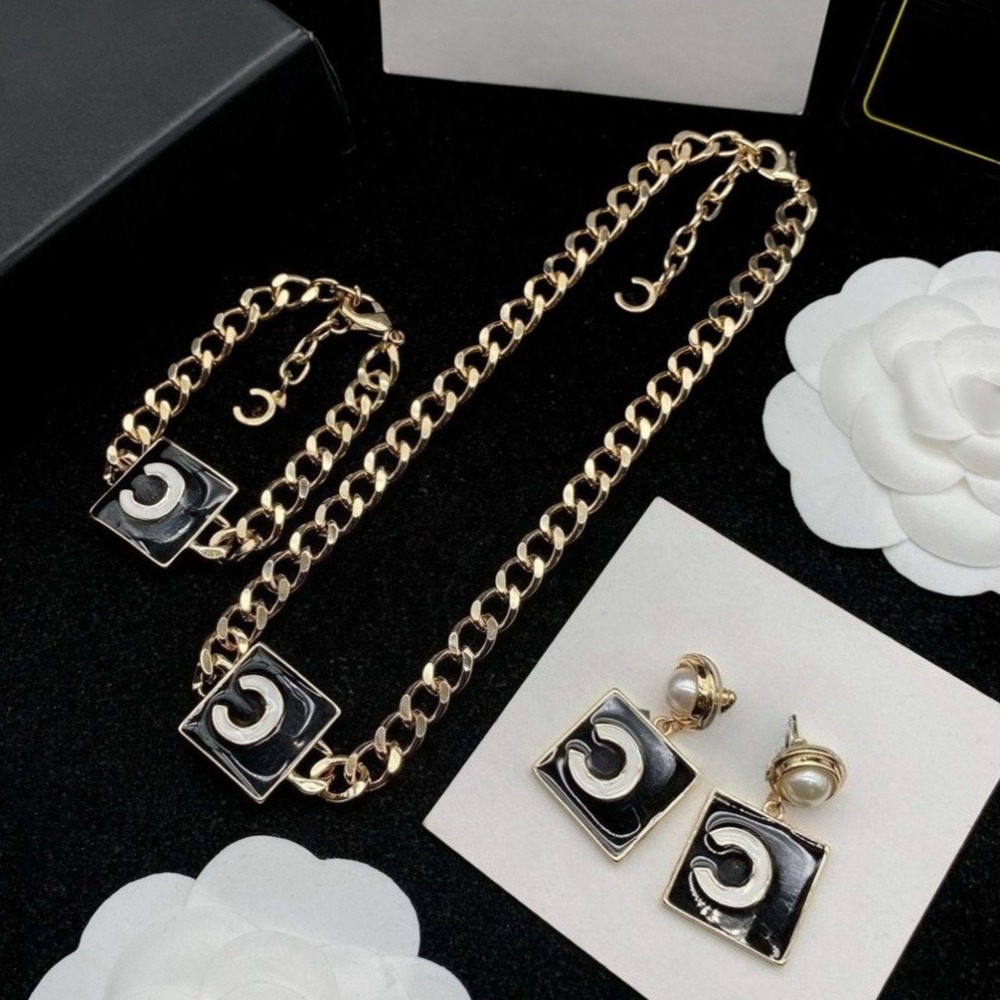 Fashion Jewelry Set Classic Letter Design Women's Necklace Earrings Bracelet Set Luxury High Quality Holiday Gift Daily Versatile Can Be Use-image-1079777151