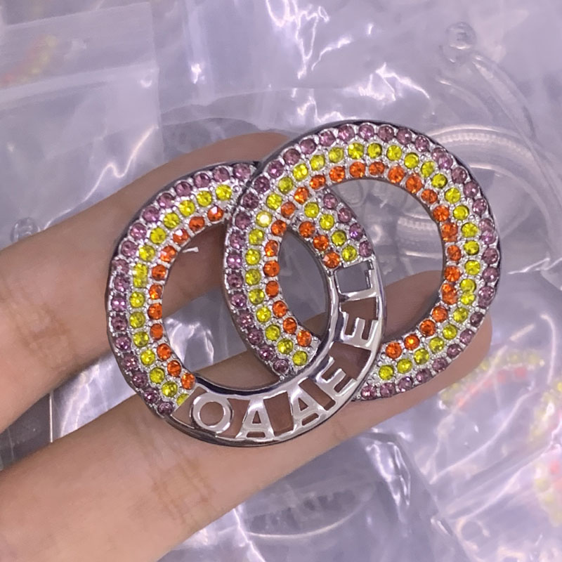 Classic Style Women's Letter Crystal Pins Sweater Brooches Copper Pearl Pin Christmas Gift Party Marry Jewelry Love Gifts High Quality Brooch