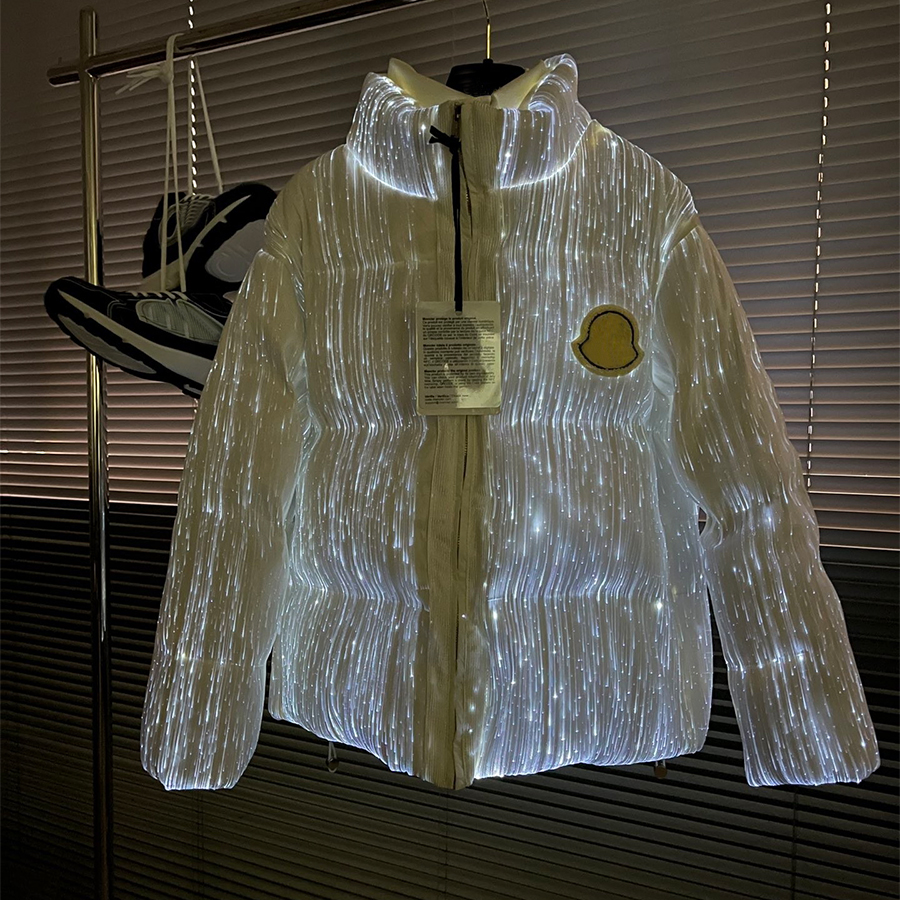 Brillant Designer Doudounes pour hommes femmes Puffer veste vêtements d'extérieur Parkas hiver épais Puffer brillant coupe-vent manteau avec capu