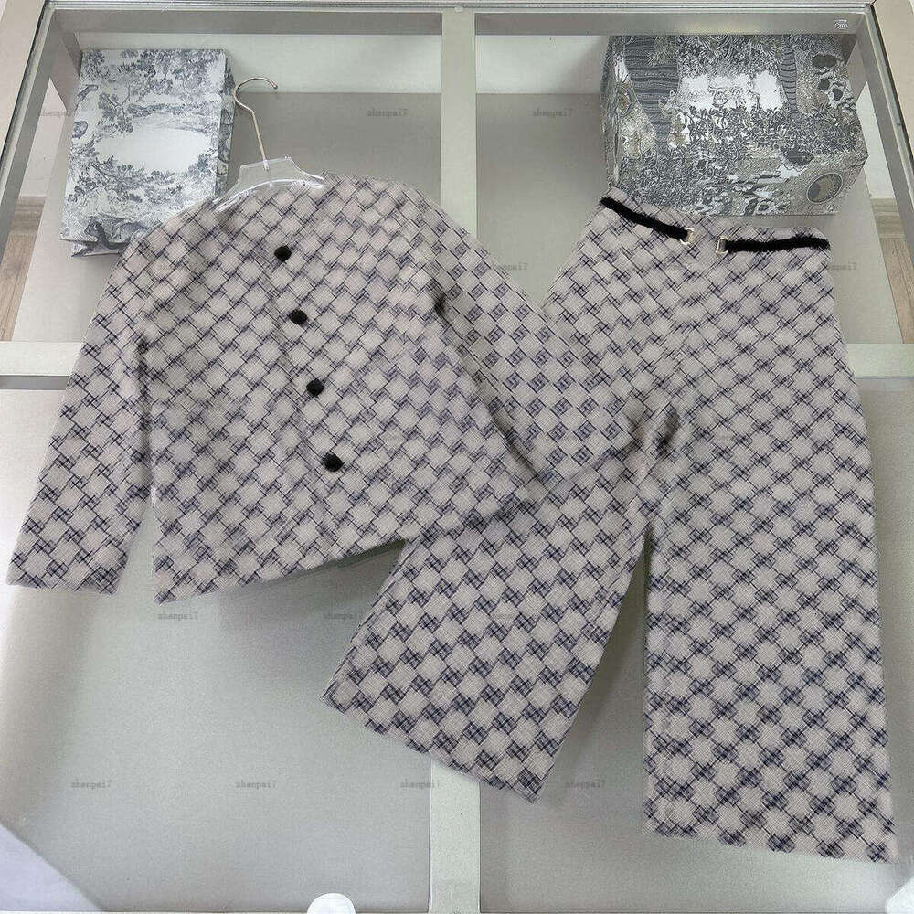 Top baby coat suit Round neck tracksuits kids designer clothes autumn Two-piece set Denim material jacket and pants A948X26N212-image-1079717488