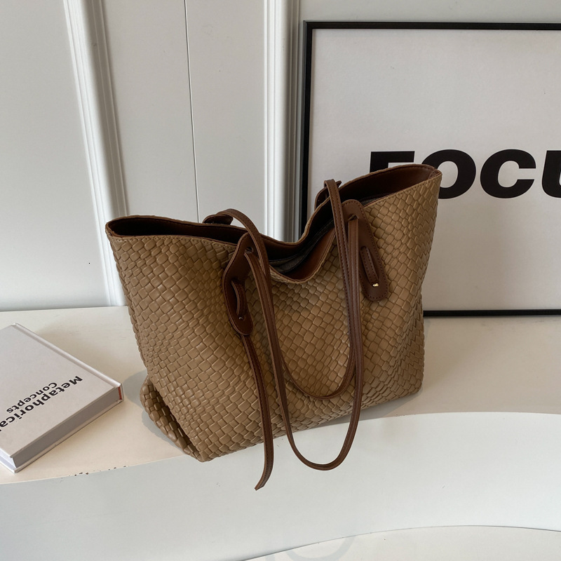 Trendy Minimalist Woven Tote Bag, Ladies Soft Leather Large Shoulder Bag, Multi-color Casual Shopper Handbag for Daily Commute 444