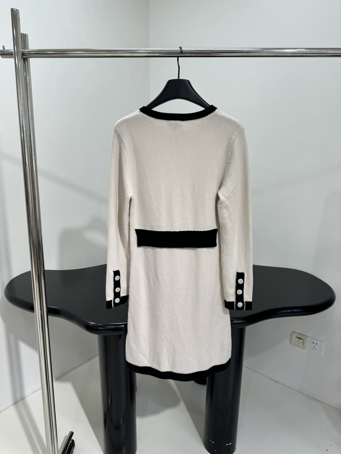 2026 K25 European Designer Autumn/Winter New Product: A Contrastive Cashmere Blended Dress