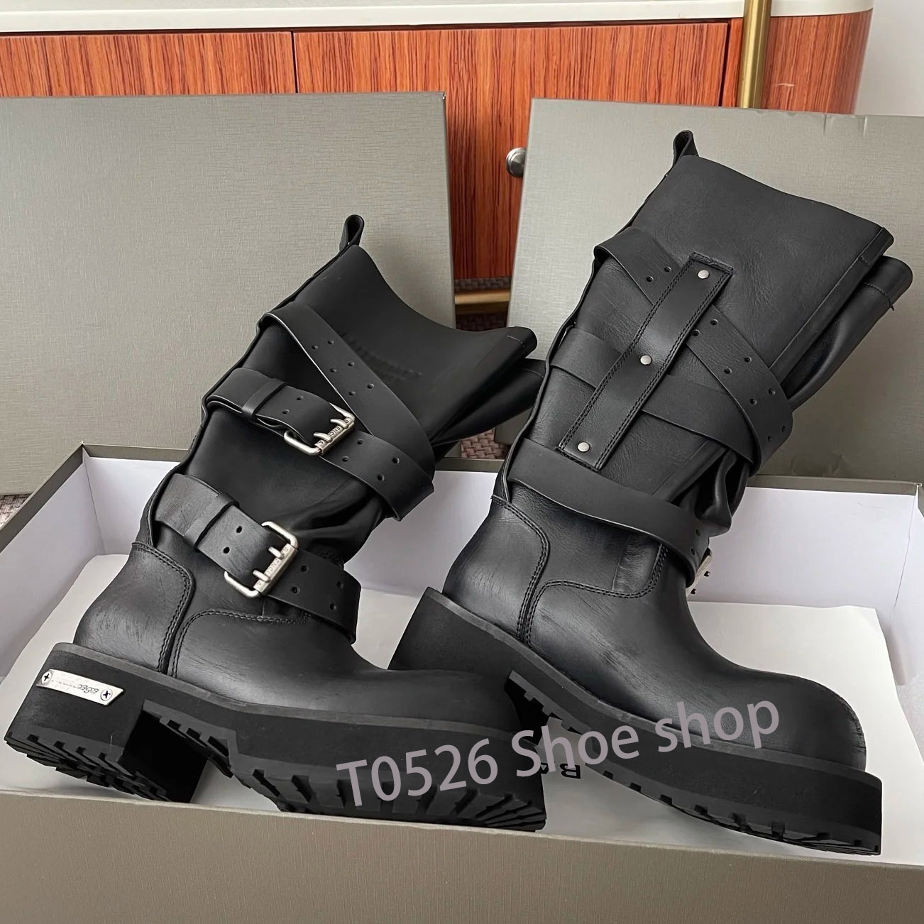 Bottes de mode pour femmes de créateurs Bottes longues noires Boucle Semelle épaisse en peau de vache Tête ronde Bottes de moto imperméables de h