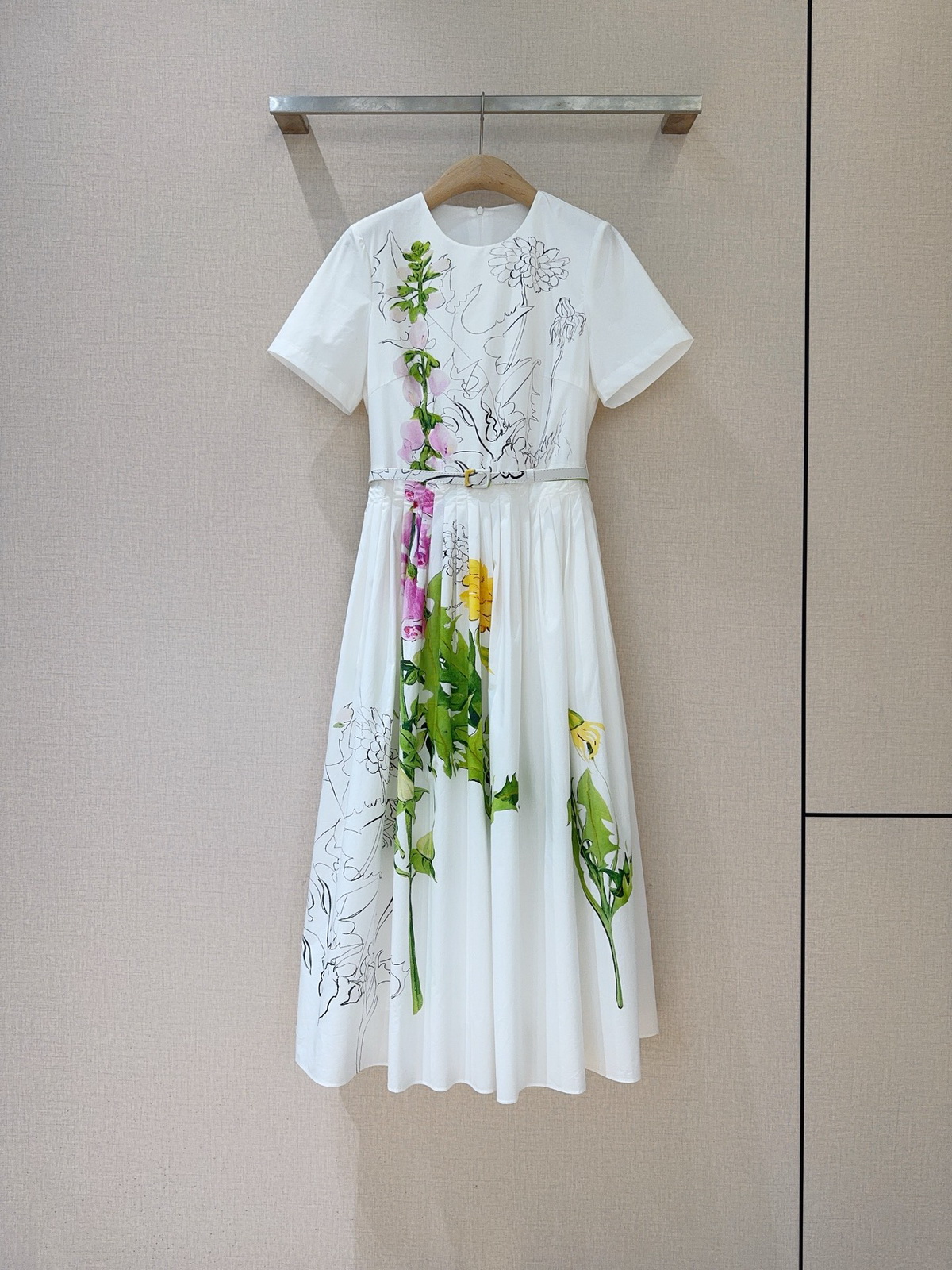 Elegant White Floral Print Midi Dress with Gathered Waist - Short Sleeve Party & Wedding Wear