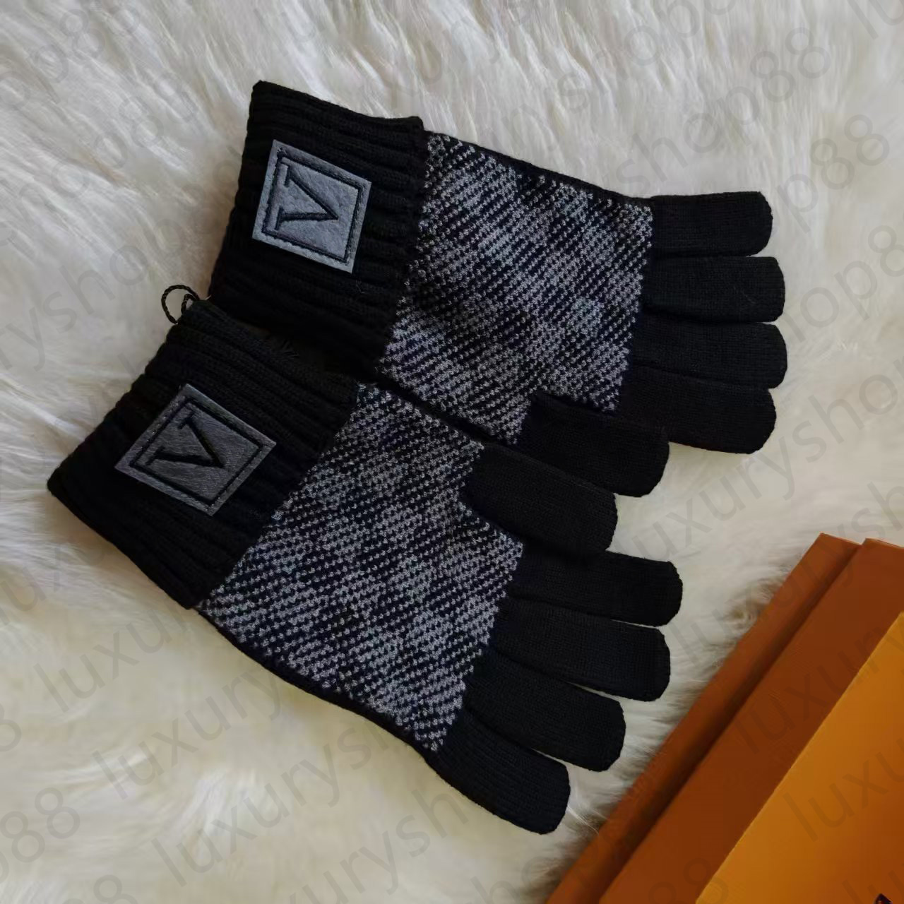 Designer gloves Five Fingers Gloves Women Mitten Sheepskin Gloves Winter Luxury Genuine Leather Brands BiG Fingers Glove Warm Cashmere Inside SSS
