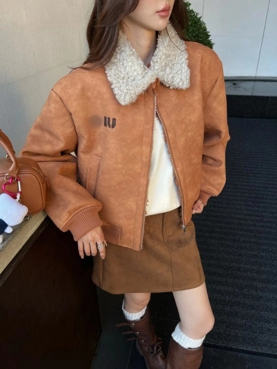 Designer coat womens retro jacket mm classic logo design comfortable and warm fabric a must have for fashionable and retro autumn and winter
