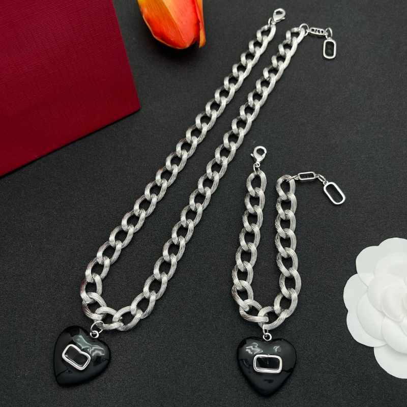 Designer Heart Pendant Necklace Bracelet Fashion Brand Jewelry Set Cuban Chain Necklace 18K Gold Plated Letter Jewelry Set Christmas Holiday Gift-image-1080477557
