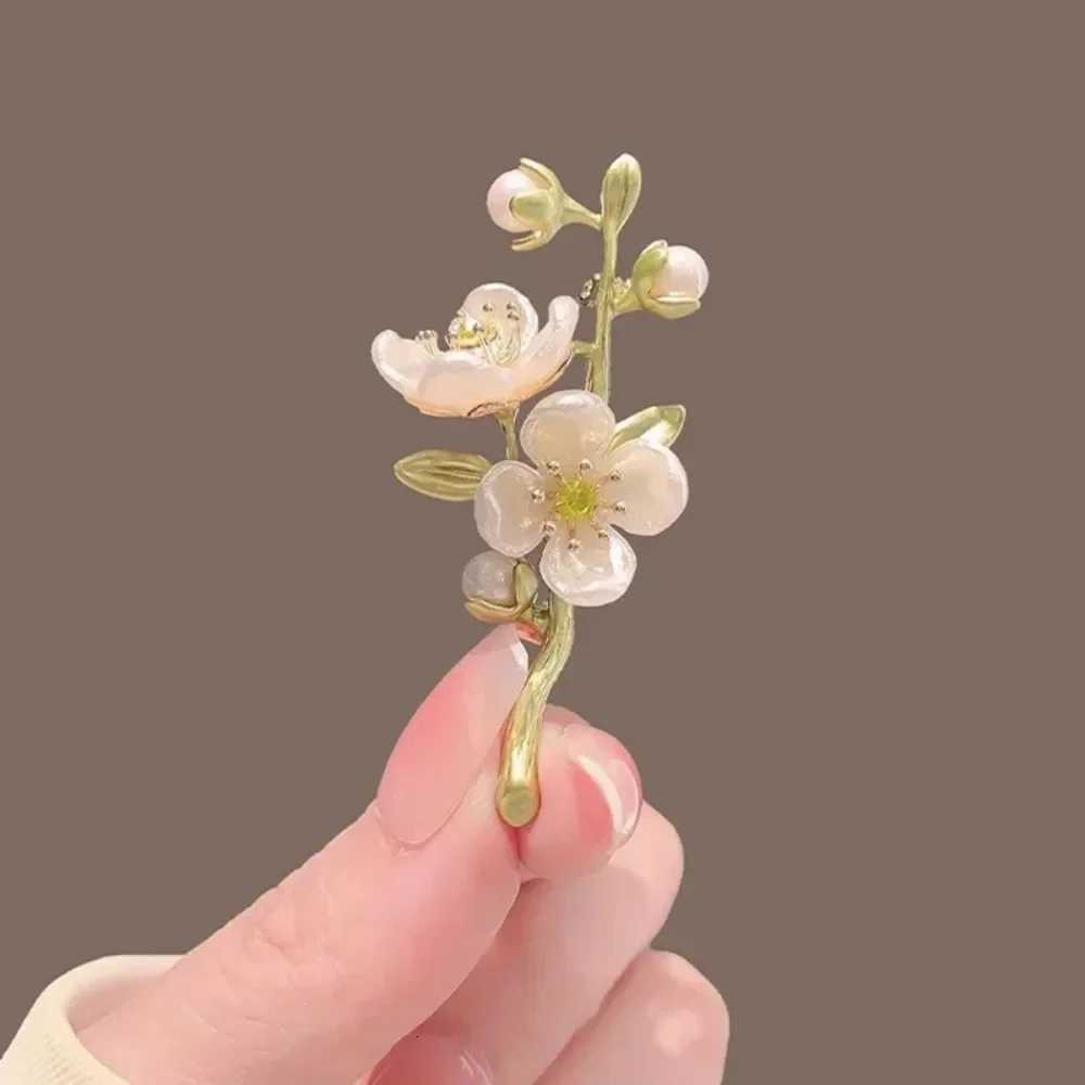 Vintage Tpeent Green Brooch for Wen Crystal Flower Buck Brooch Dr Clothes Suit Scarf Clip Jewelry GiftW251018-image-1080522600