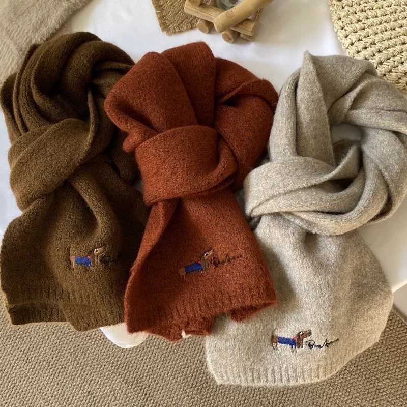 New puppy embroidered knitted scarf womens autumn and winter warm 2024 new versatile solid color student highend bibXJ251020