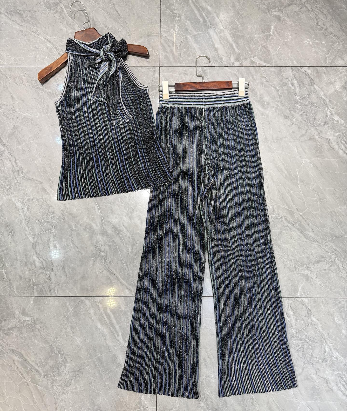 Ensemble deux pièces de luxe de styliste, à la mode et polyvalent, sans manches, col en tricot mince, couleur suspendue, ensemble gilet et pantal