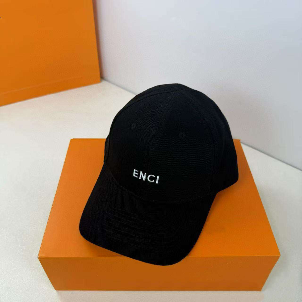 Baseball Cap New Designer Cap Casquette Luxe Versatile Outdoor Leisure Couple Sun Shading Protection Golf Hat Tourism Activities