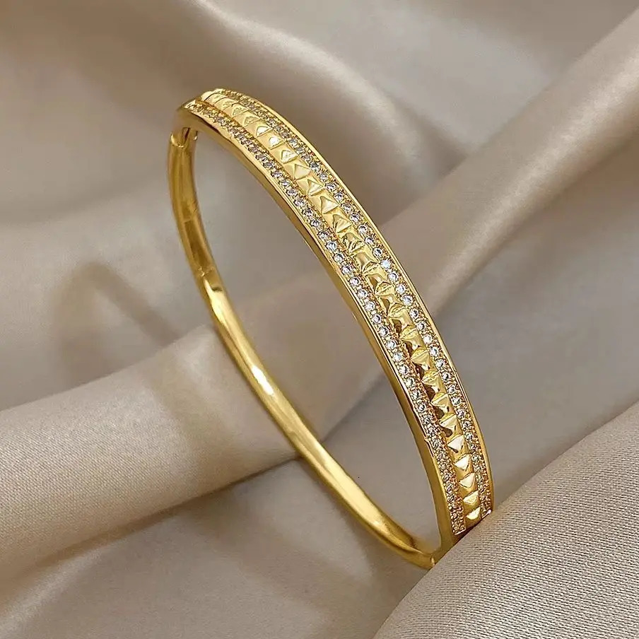 Charm Bracelets Inlaid Zircon Golden Plated Round Bangle Bracelet for Women Glossy Metal Geometric Wide Spring Bangle Fashion Hand Jewelry 251017