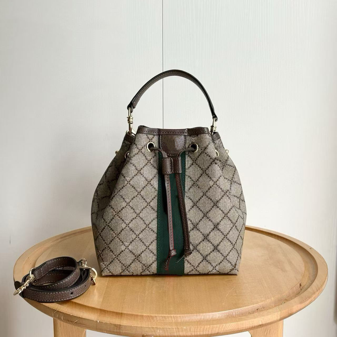 Designers Shoulder Bag Luxury Bucket Bag Women Clutch bag Cross Body with Gletters Fashion Pocket Girl Daily Bag 841313 2 colors High Quality Female