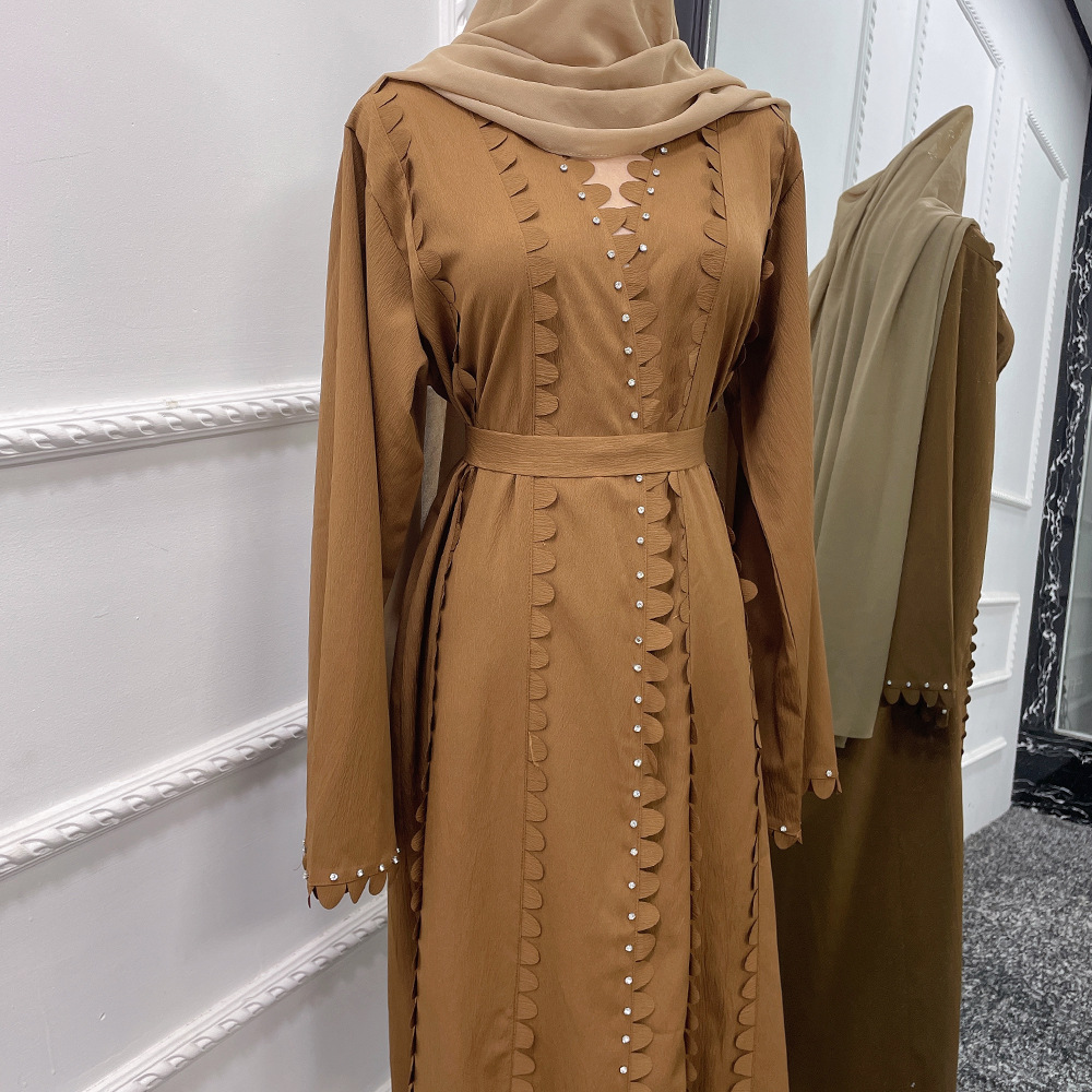 (542) Cardigan perlé à la main et jupe longue élégante