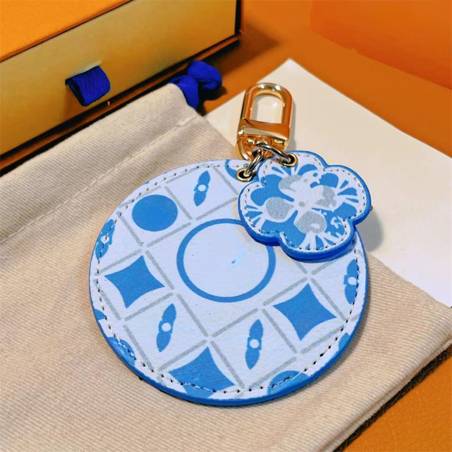 Designer Keychains Biscuit-shaped Lanyard Animal Pattern Bag's Ornament Fashionable Pendant Strawberry Shape Keychain Phone Decoration Exquisit