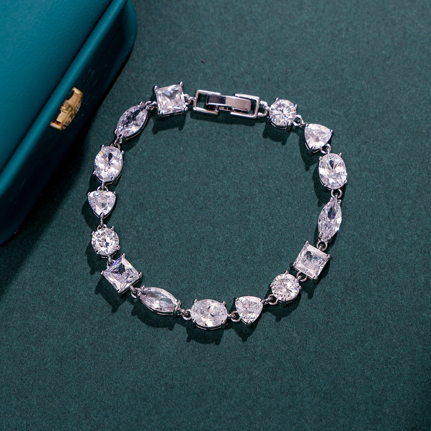 Choucong Brand Wedding Bracelet Luxury Jewelry 18K White Gold Fill Multi Shape 5A Cubic Zircon CZ Diamond Gemstones Party Elegant Women Wrist Bangle