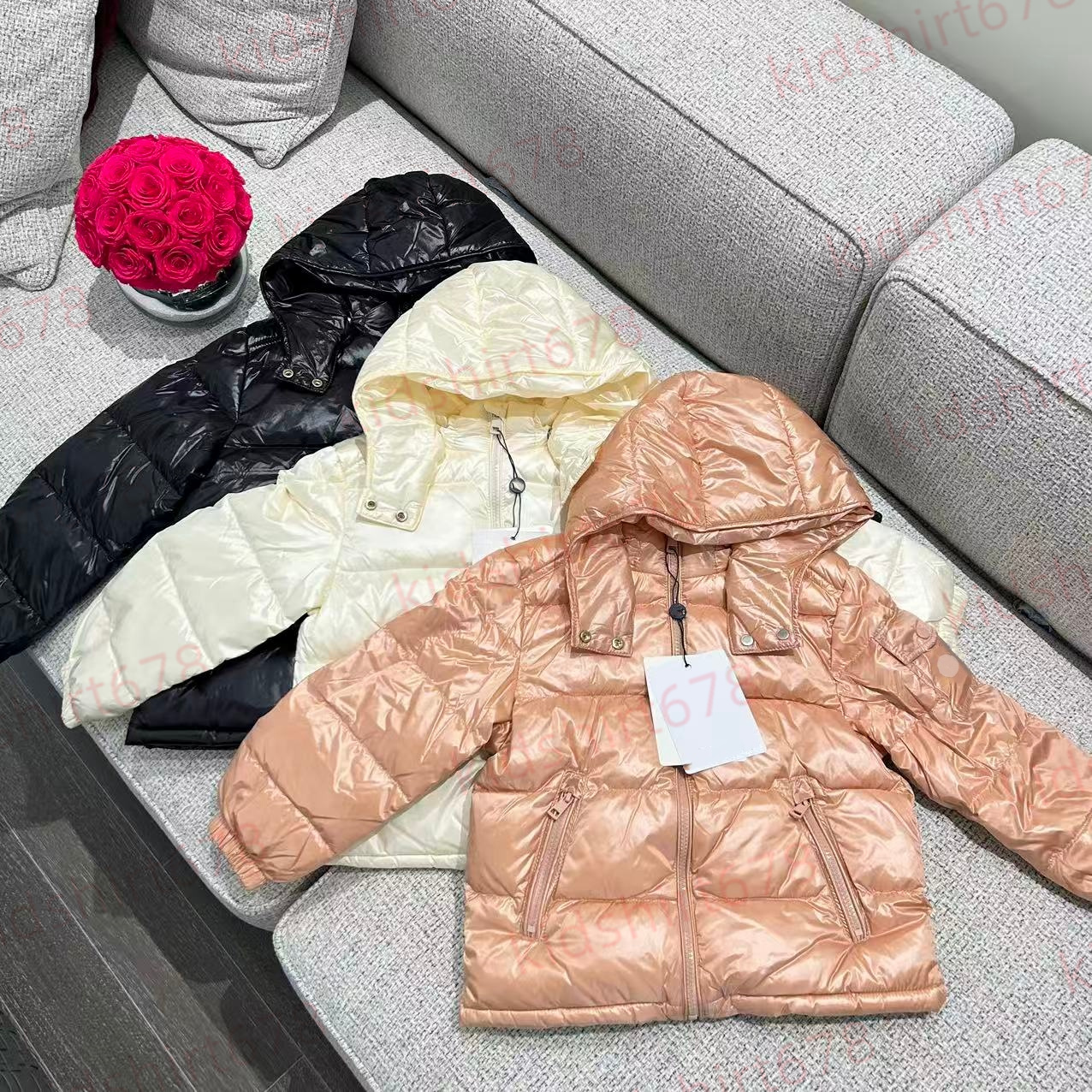 Créateur pour enfants Insigne brodé perle finition brillante vêtements doudoune pour garçons et filles à capuche noir blanc rose et trois couleur