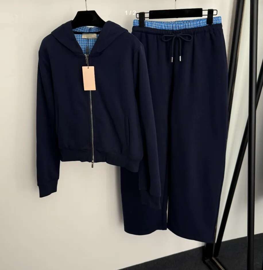 Survêtement Femmes Costume De Sport Designer 2pcs Ensemble Tissu Brodé Sur La Poitrine À Manches Longues Veste À Fermeture À Glissière À Carreaux