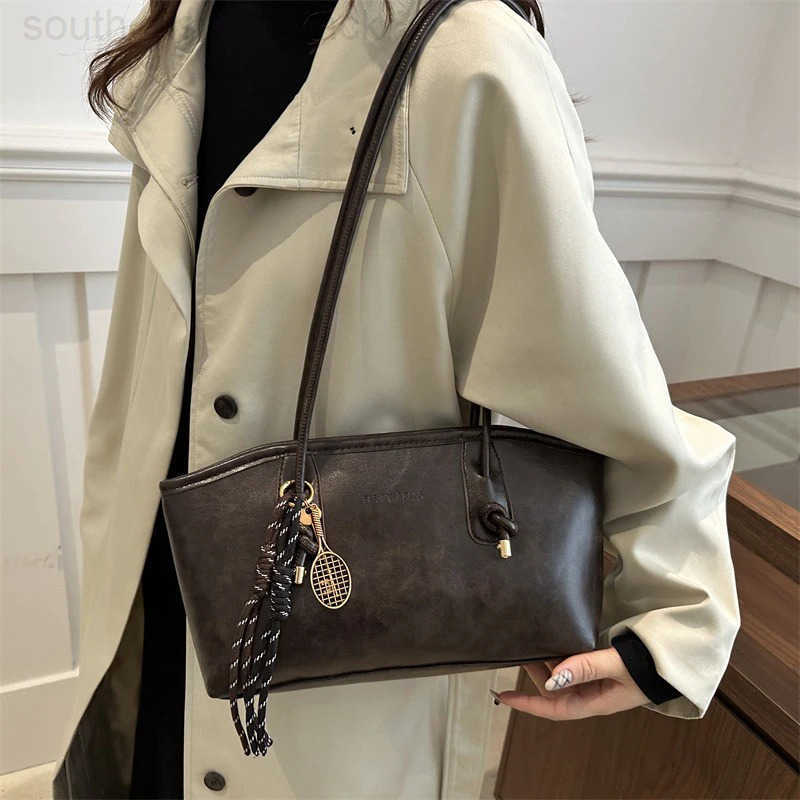 European American Retro Tote Bag Korean Fashion Shoulder Advanced Simple Handbag New Large Capacity Pendant Versatile Bags Z251024
