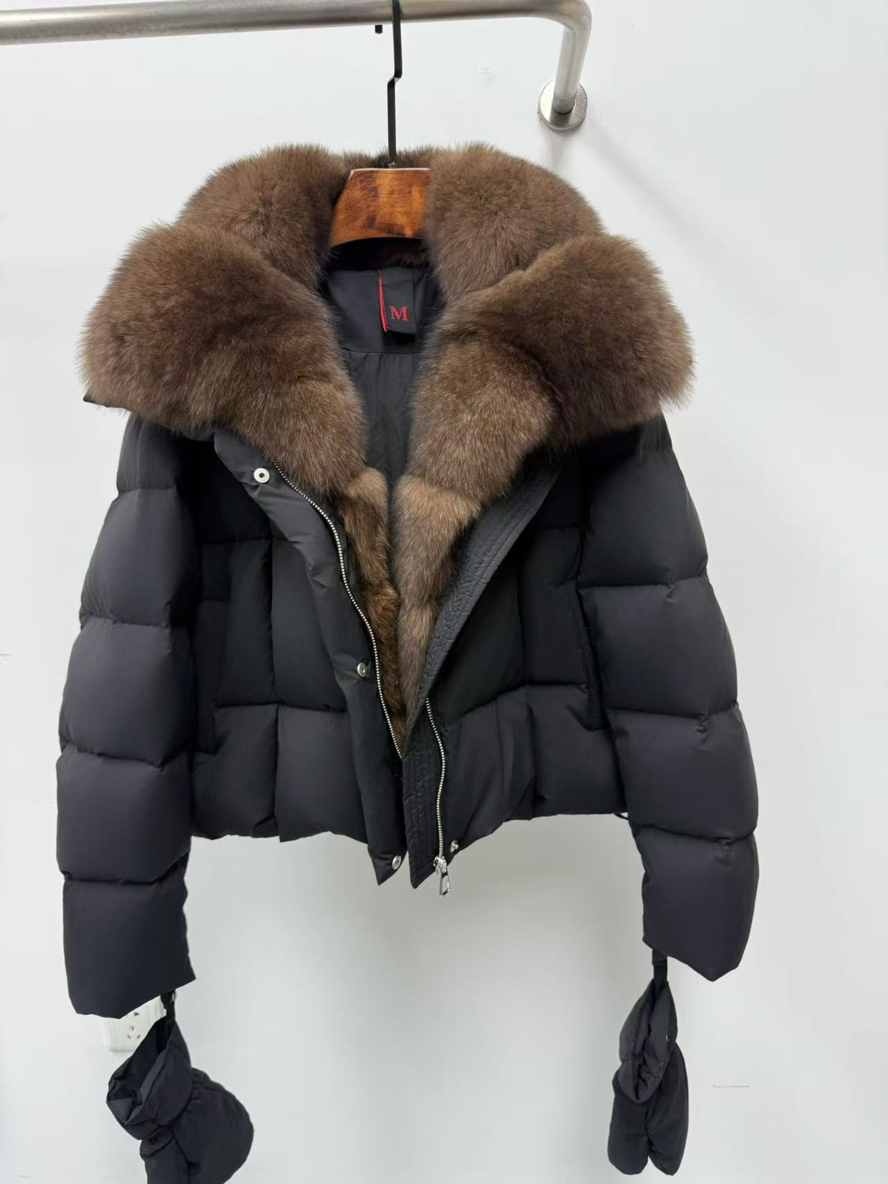 2025 Winter New Luxury Small Fragrance Big Hair Tie Gloves Down Jacket Women's Short Loose Thick Fur Coat