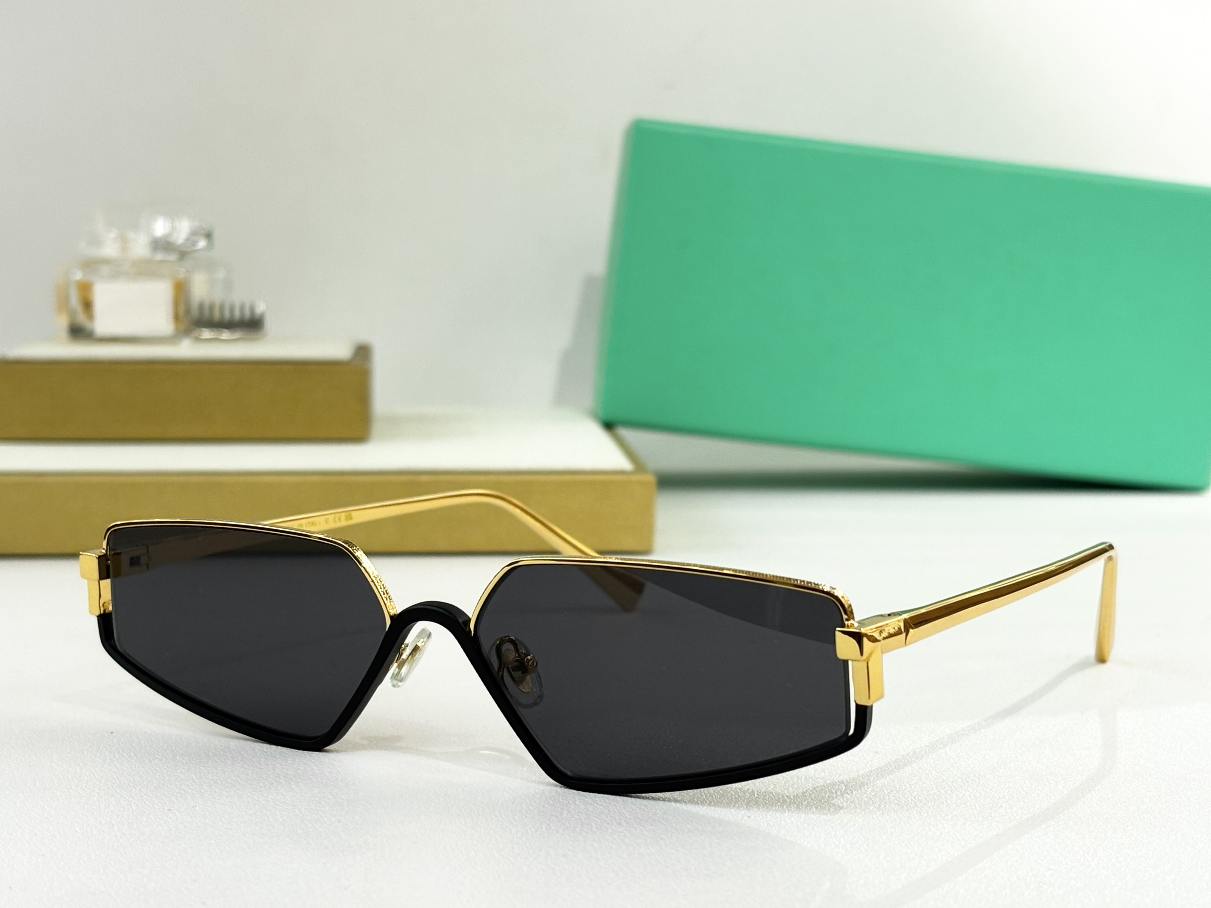 Sunglasses For Men Women Fashion 3113 Summer Designer Stylish High Street Catwalk Style Anti-Ultraviolet UV400 Rectangle Metal Full Frame Glasses Ra