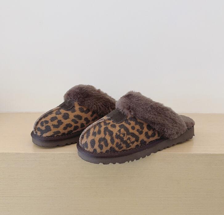 Pantoufles de styliste en fourrure de guépard pour hommes et femmes, pantoufles chaudes et décontractées, nouveau style, pantoufles de vadrouille