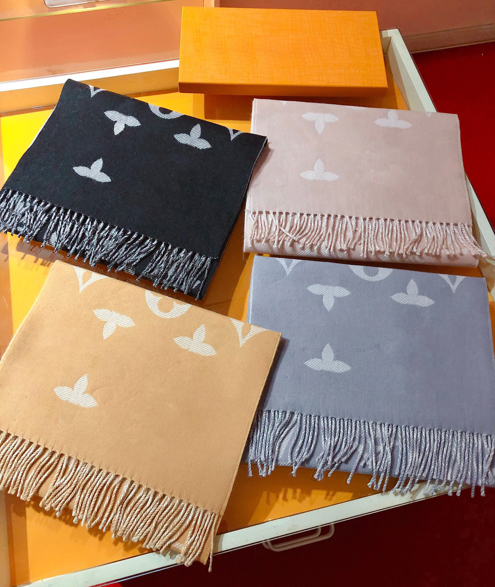 Luxury womens designer new winter style high quality soft warm cashmere printed mens fashionable and versatile classic letter scarf Christmas gift