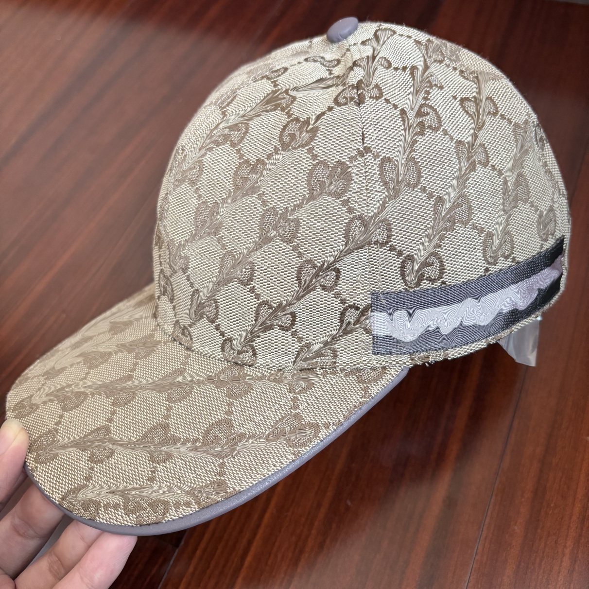 yycc new Letter baseball cap, women's cap, men's cap with empty embroidery, sun hat, fashionable and casual design, flower hat with embroi