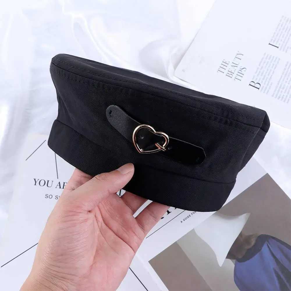 Korean Casual Girls Winter Keep Warm Female Women Caps Love Heart Leather Buckle Beret Painter HatT251031 Z260917