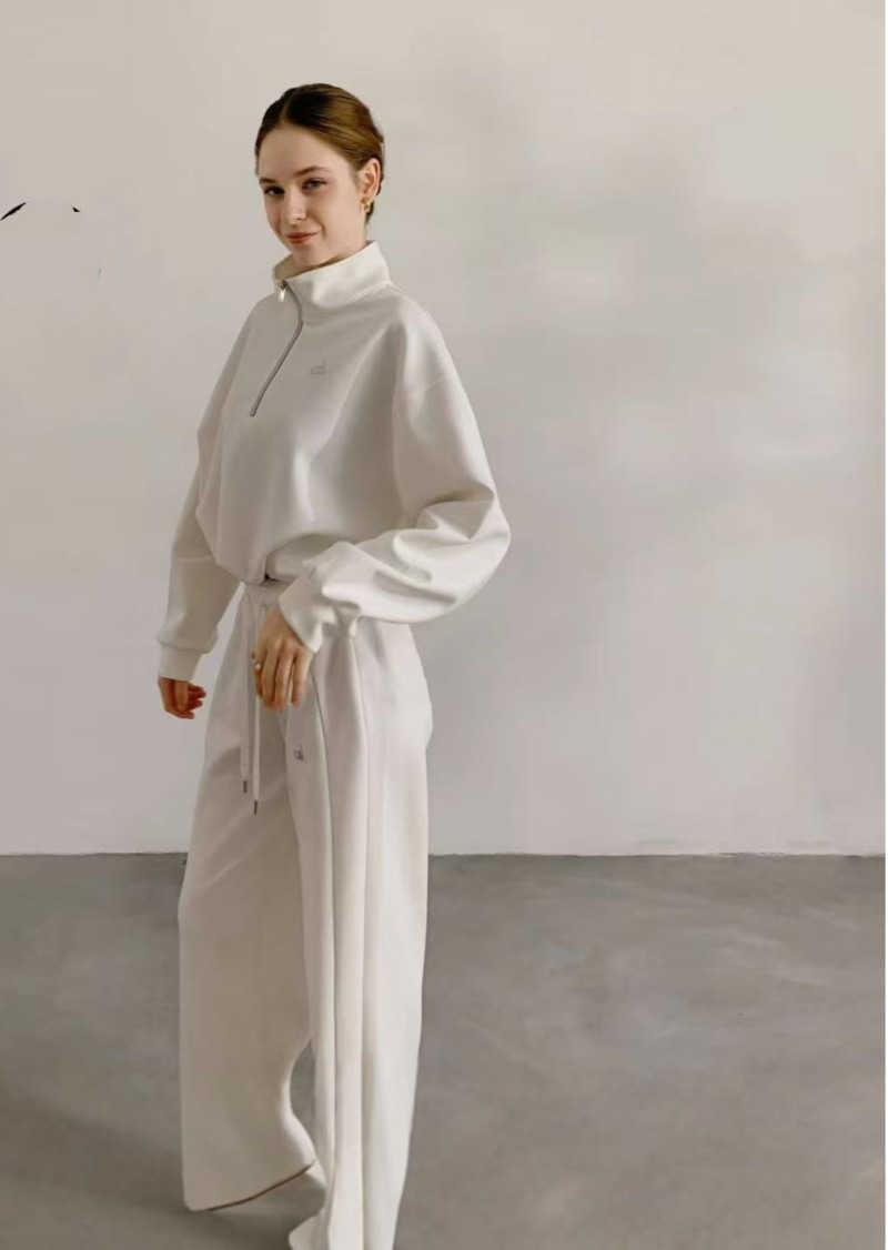 Nouveautés automne et hiver : vestes sportswear décontractées, hauts coupe-vent, pantalons amples et shorts.Simple et élégant, adapté à toutes le