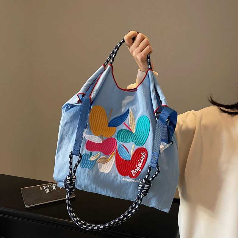 New Ladies Tote Bag Lazy Ins Wind Japanese Embroidery Fashion Joker Largecapacity Durable Shoulder Bag Commuter Messenger BagXJ251031