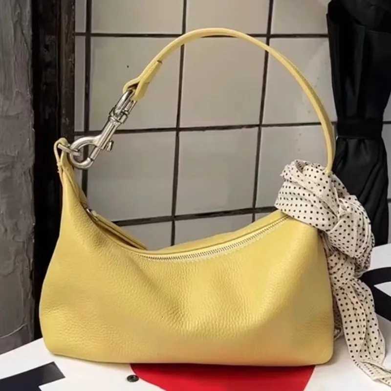 A niche designer handbag for women a simple handheld underarm bag a fashionable and stylish baguette bag for womenXJ251031
