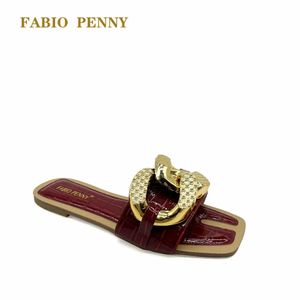 Fabio Penny Womens Sandals Metal Cross Back Decoration Womens Fipepers Summer Flat Bottom Beach tongs Chaussures décontractées 240403