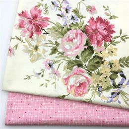 Tela 100% algodón sargento elegante beige grande telas florales de flor rosa para ropa de cama de bricolaje vestimenta de ropa de verano decoración textil