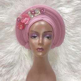 Tissu 2022 Casquettes Hijab africaines avec fleur déjà faites Aso Oke Gele Headtie Auto Turban Applique Head Wrap Ladies Hat Cap pour la fête