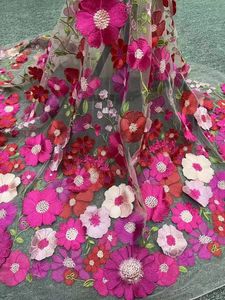 Tissu et couture tissu brodé unilatéral applique 3D tissu brodé robes haut de gamme pour femmes matériel de robe de mariée 230721