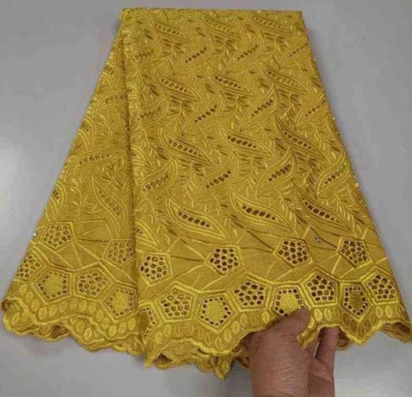 Tissu BeautifuGold africain suisse coton sec dentelle fait à la main 5 Yards nigérian Voile dentelle tissu pour robe de mariée couture J220909716211035
