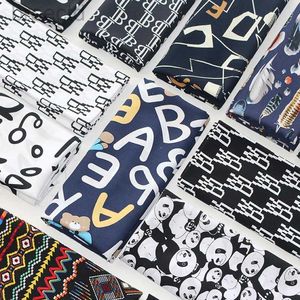 Viscose tissu tissu alphabet Graffiti Stripes Houndstooth Kanji Rayon noir et blanc pour la couture des vêtements par un demi-mètre D240503