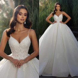 Fabuleuse robe de bal de cristal robe de mariée pour mariée spaghetti perles robes de mariée en dentelle Dubaï balayage train volants Qatar robes de mariée