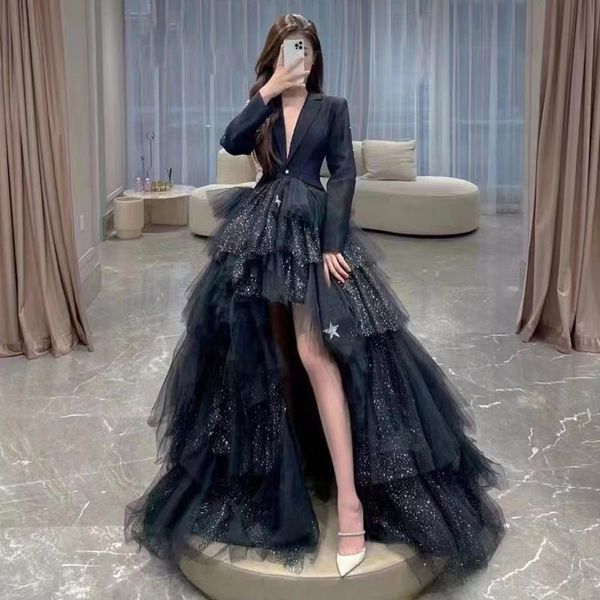 Fabuleux Haut Bas Robes De Bal Blazer Col En V Manches Longues Robes De Soirée À Niveaux Tulle Balayage Train Plus La Taille Tenue De Cérémonie Noir Femmes Costumes