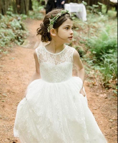 Fabuloso vestido de niña de las flores de encaje blanco para la boda en el jardín de la playa Vestidos suaves del desfile de las muchachas Vestidos formales sin espalda baratos por encargo