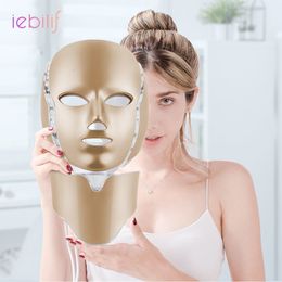 Dispositivos de cuidado facial Iebilif Gold LED Mask con cuello 7 colores Pon Terapia Tratamiento de belleza Antiarrugas Blanqueamiento Máquina de rejuvenecimiento de la piel 230904