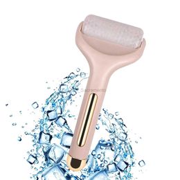 Masseur pour le visage Le masseur à rouleaux pour le visage à rouleau de glace rose soulage la douleur et les blessures mineures, les produits de beauté resserrent les pores et blanchissent la peau 240321