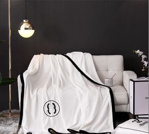 Couverture blanche de styliste avec lettres et boîte-cadeau, couverture pour Noël, voyage, climatisation, châle doux, canapé-lit, hiver, automne
