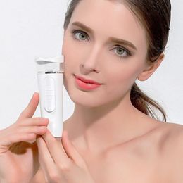 Instrumento de belleza facial Nano Spray Instrumento hidratante Vaporizador facial Pulverizador en frío Carga portátil con tesoro de carga
